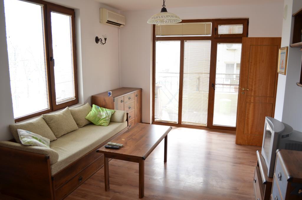 Art Apartments - Pomorie Bagian luar foto